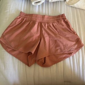 lululemon hotty hots 4”